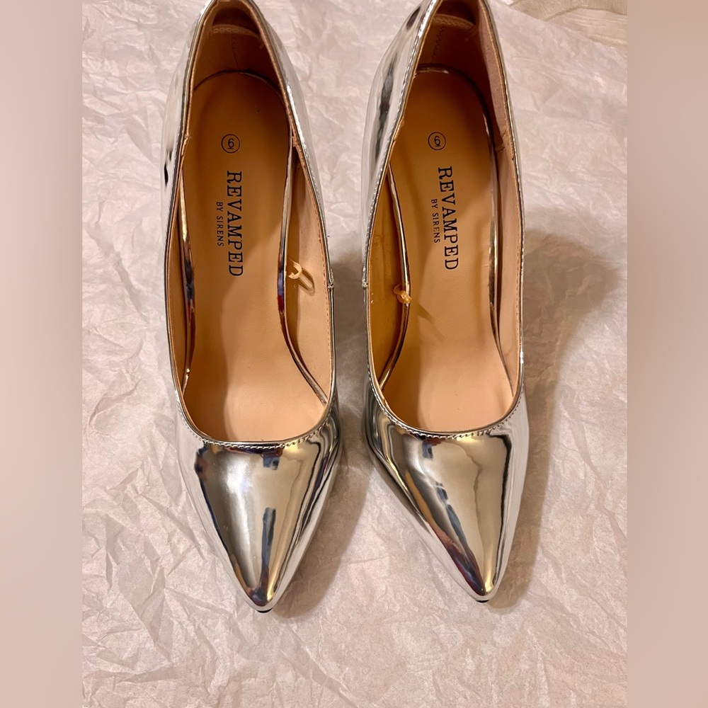 COPY - Gorgeous Brand New Silver Shinny REVAMPED Pumps, SZ 6